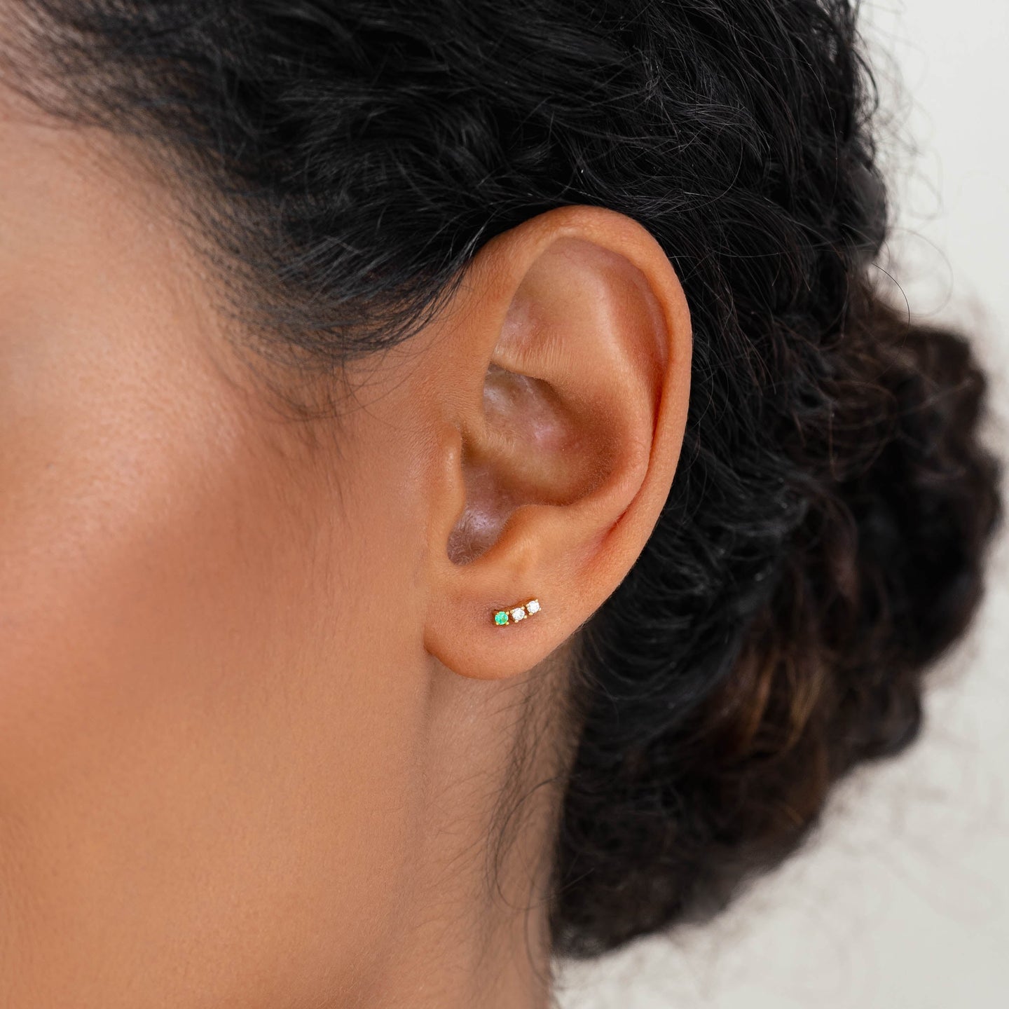Emerald Bar Stud Earrings 14k Gold - Nerea