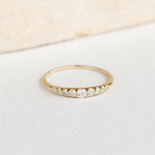 Graduated diamond ring in 14k gold