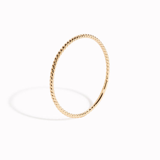 Twist ring in 14k solid gold