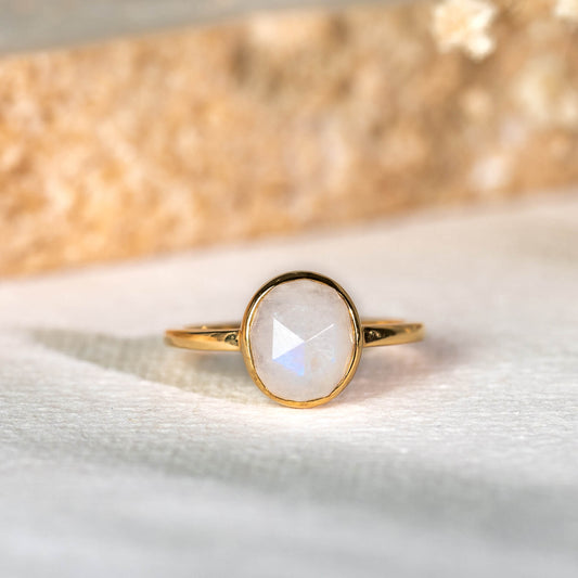 Moonstone ring with round gemstone in gold vermeil