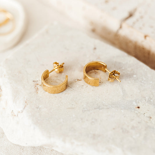 Small hoop earrings in gold vermeil with a butterfly backing
