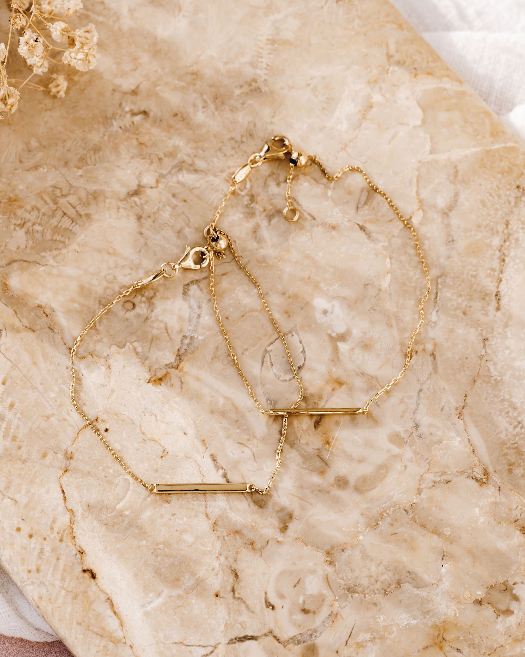 Bracelets with bar on gold vermeil chain