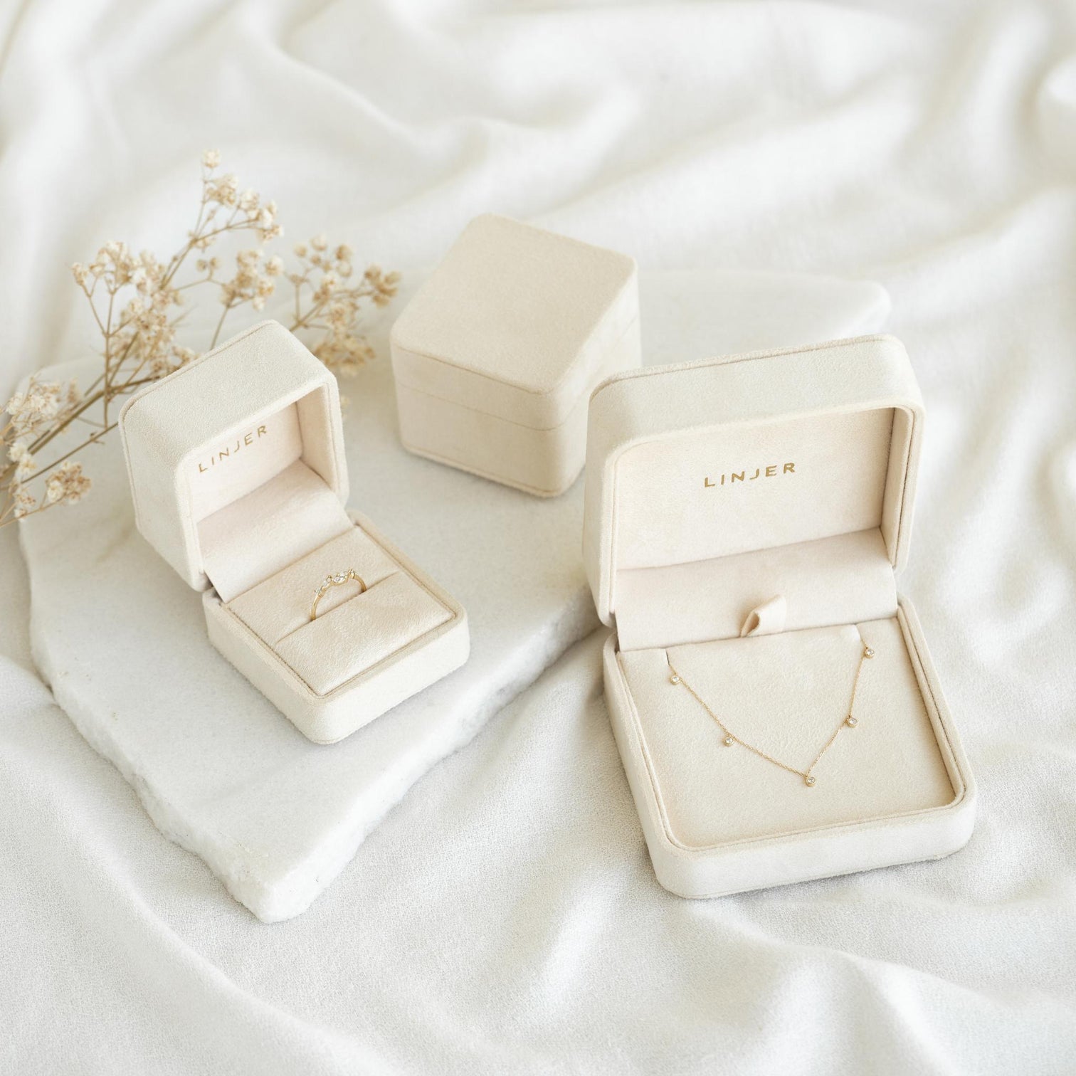 Velvet Necklace Box | Linjer Jewelry