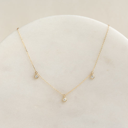 Close-up of the 3-Diamond Necklace 14k Gold - Eira featuring three bezel-set diamonds on a delicate gold chain