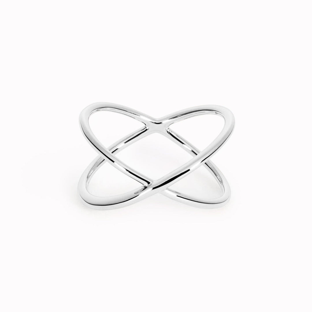 Thin criss cross ring in silver