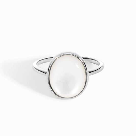 Oval mother of pearl ring in sterling silver