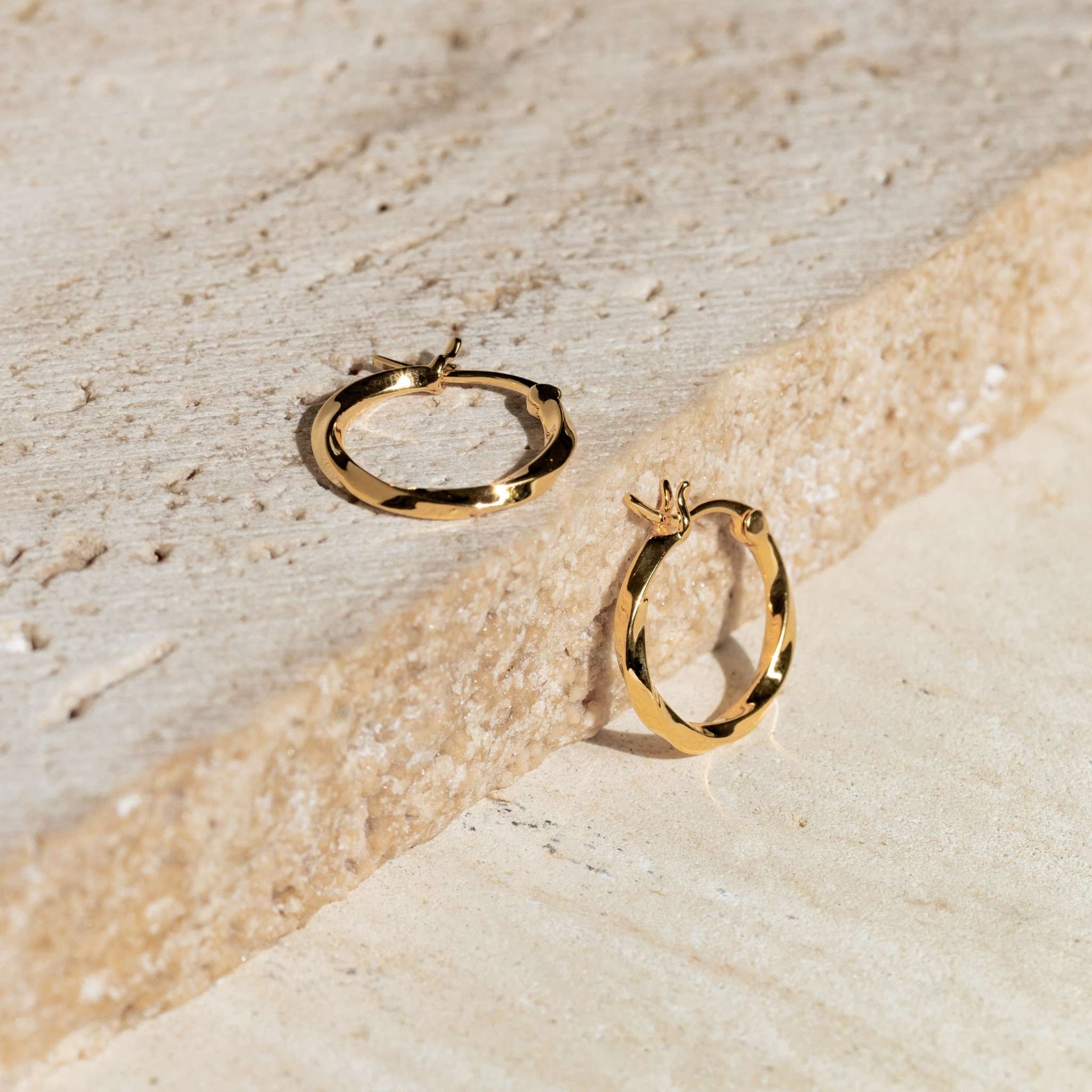 Twisted Hoops - Juni | Linjer Jewelry
