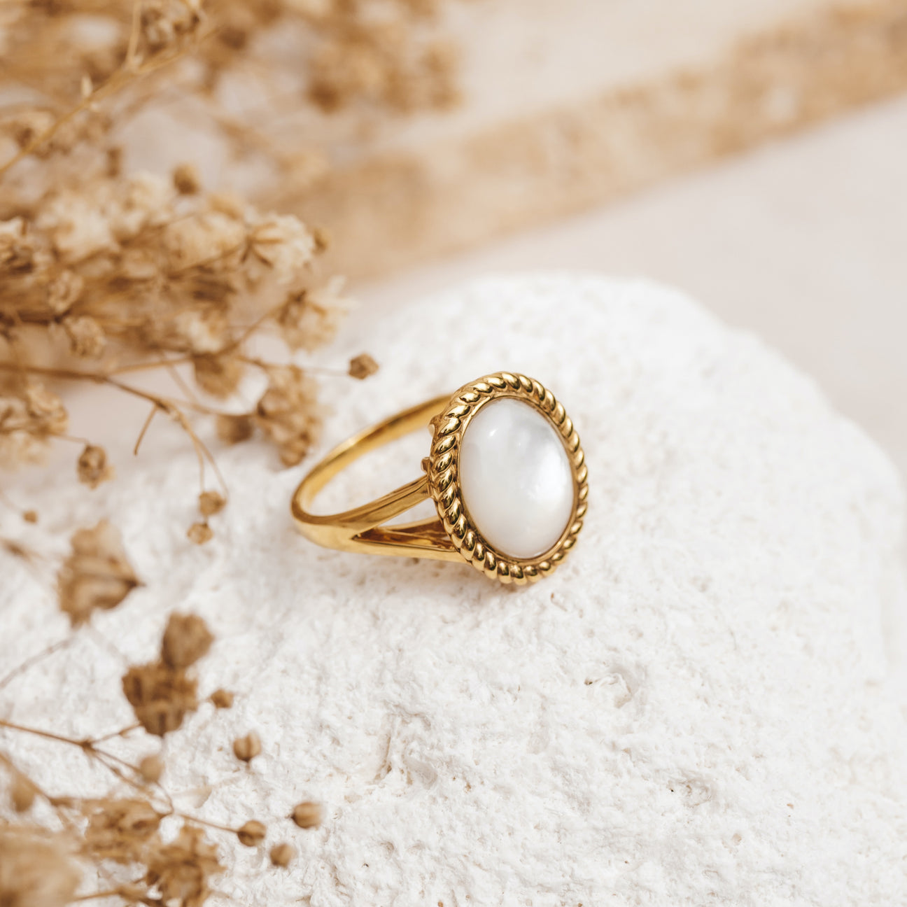 Vintage Mother of Pearl Ring - Elisabeth | Linjer Jewelry