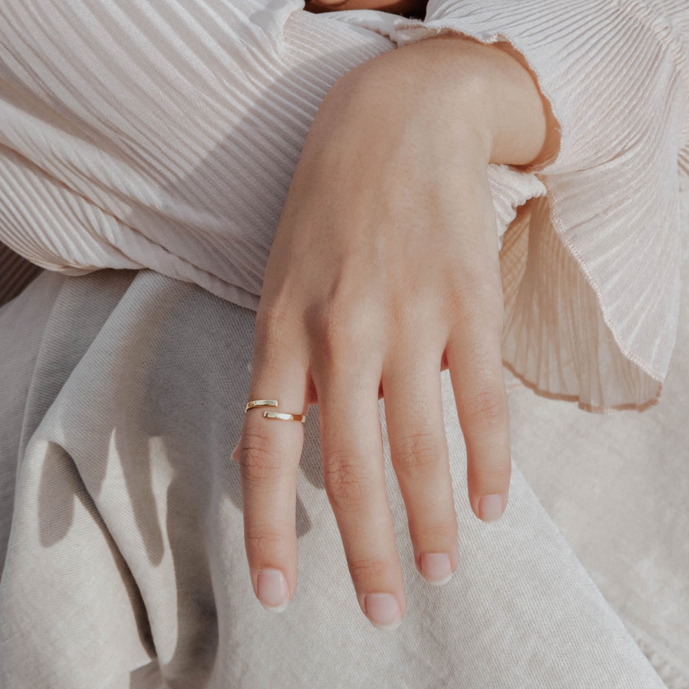 Thin wrap ring in gold