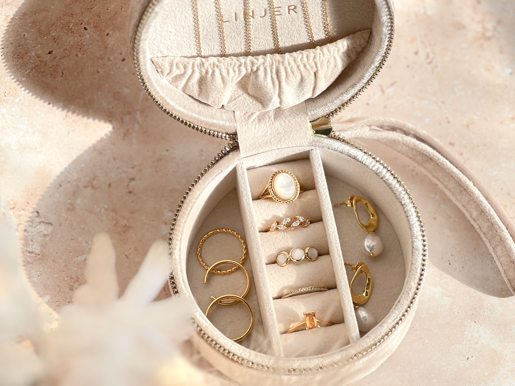 Jewelry Storage Ideas - Velvet Jewelry Case - Champagne 