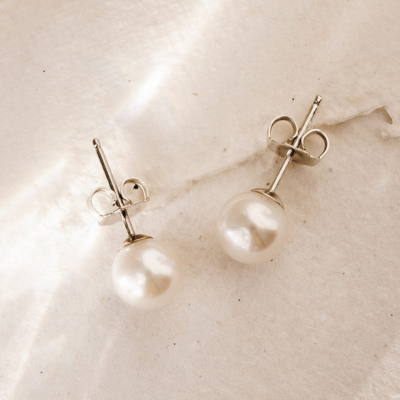 How to Tell if Pearls are Real - Pearl Stud Earrings - Lea