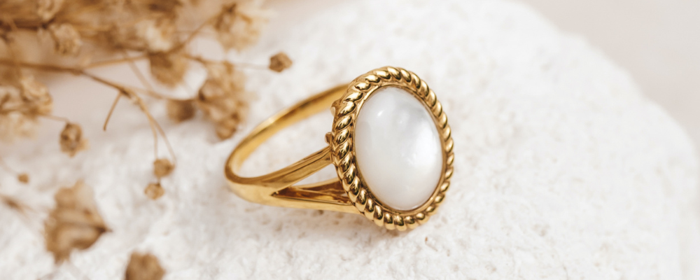What is Mother of Pearl - Vintage Mother of Pearl Ring - Elisabeth 