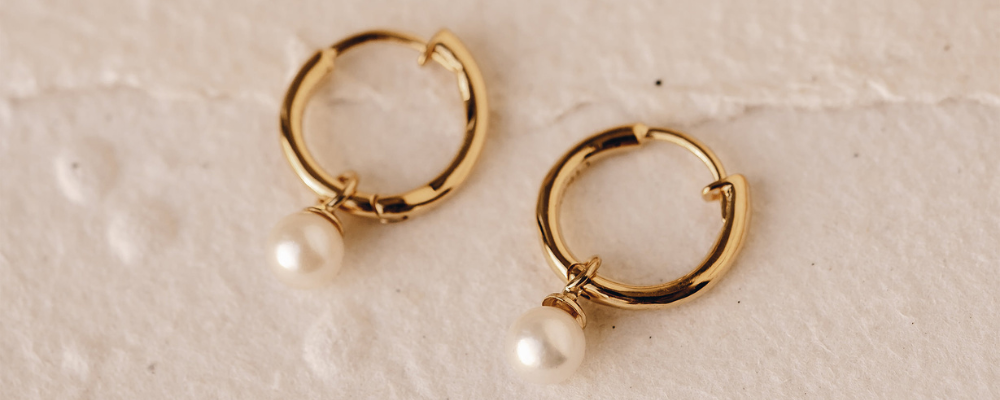 Jewelry Gift - Pearl Huggie Earrings - Kirsten
