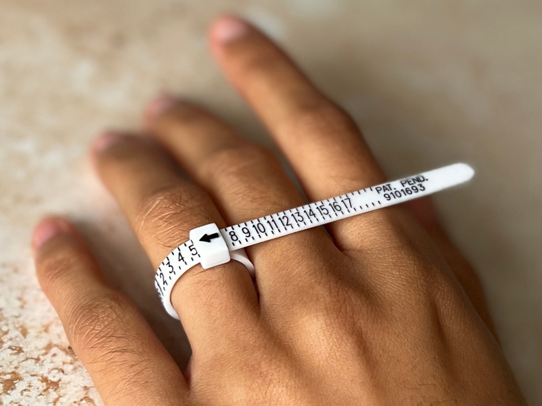 MEASURING YOUR RING SIZE AT HOME: IT IS MUCH EASIER THAN YOU HAVE